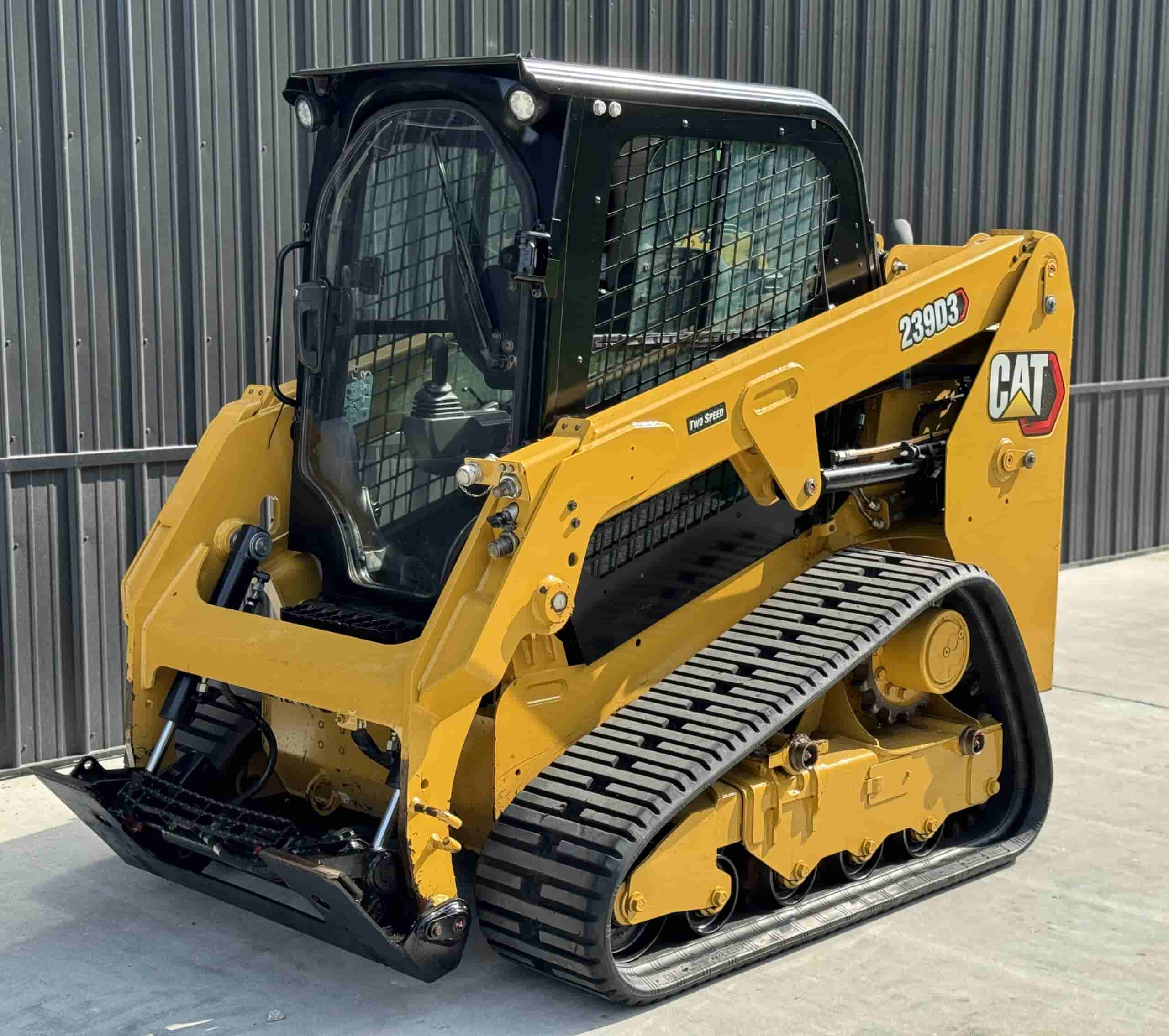 2022 CAT 239D3
